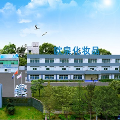 化妝品廠(chǎng)家：內勤外勤控油補水要點(diǎn)